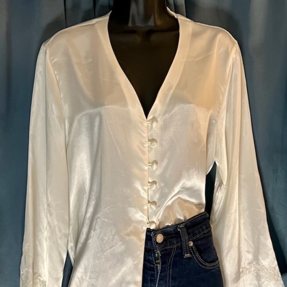 Ivy & Annabelle Cream/Ivory Top - Picture 3 of 7